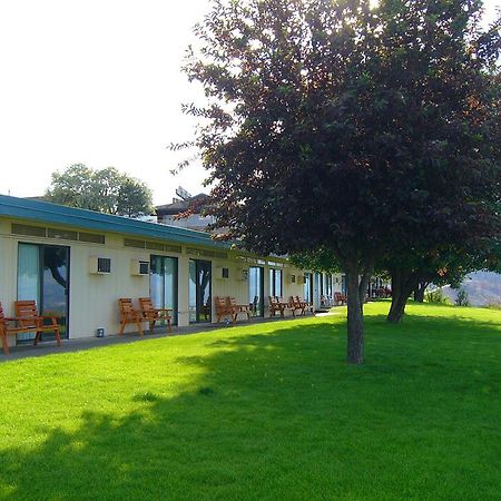Hospitality Inn Kamloops Bagian luar foto