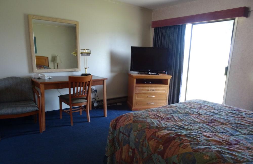 Hospitality Inn Kamloops Bagian luar foto