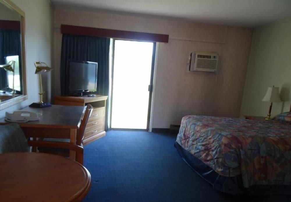Hospitality Inn Kamloops Bagian luar foto