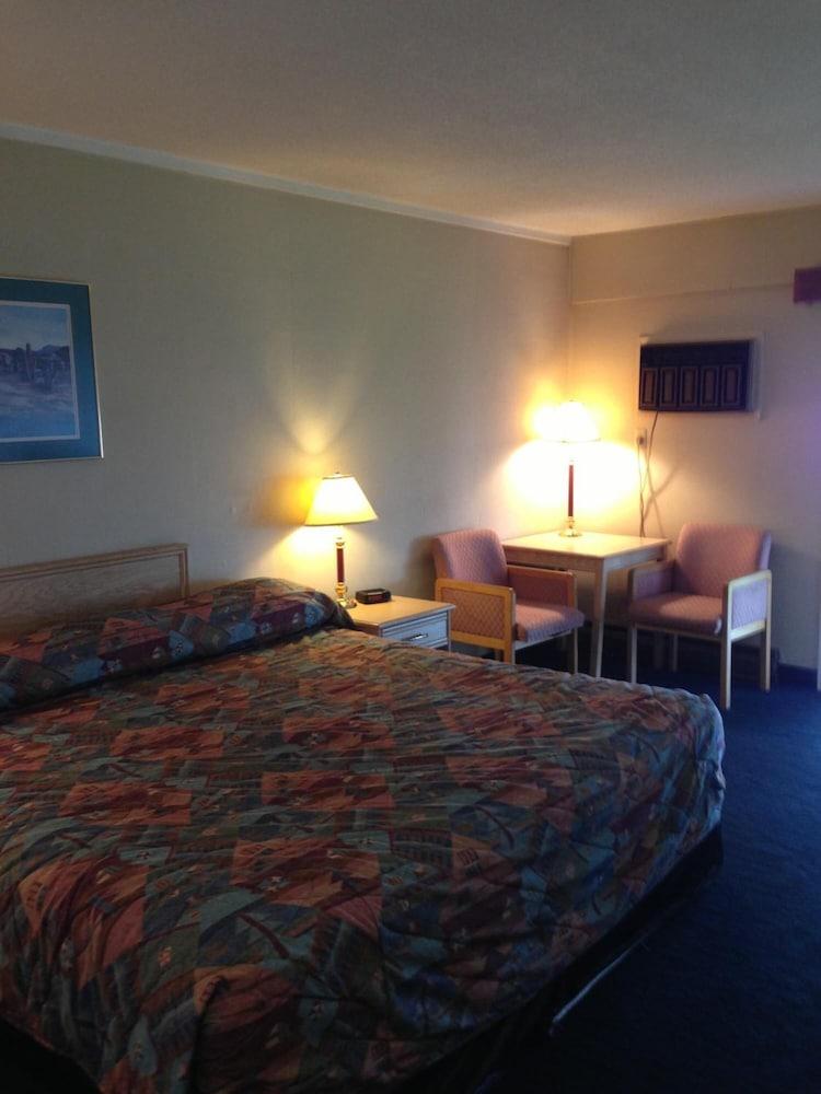 Hospitality Inn Kamloops Bagian luar foto