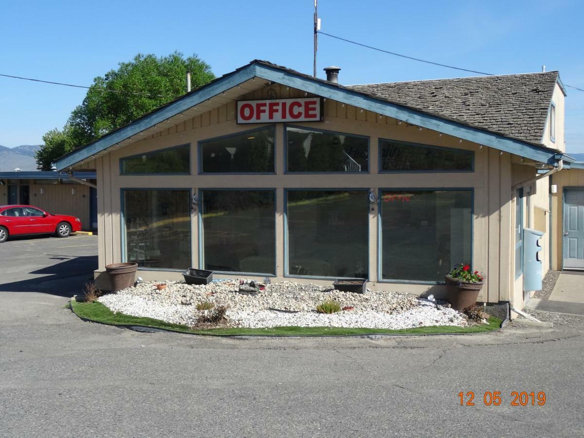 Hospitality Inn Kamloops Bagian luar foto