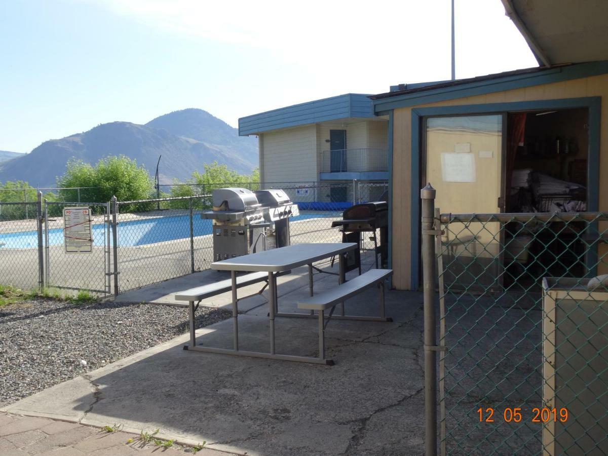 Hospitality Inn Kamloops Bagian luar foto