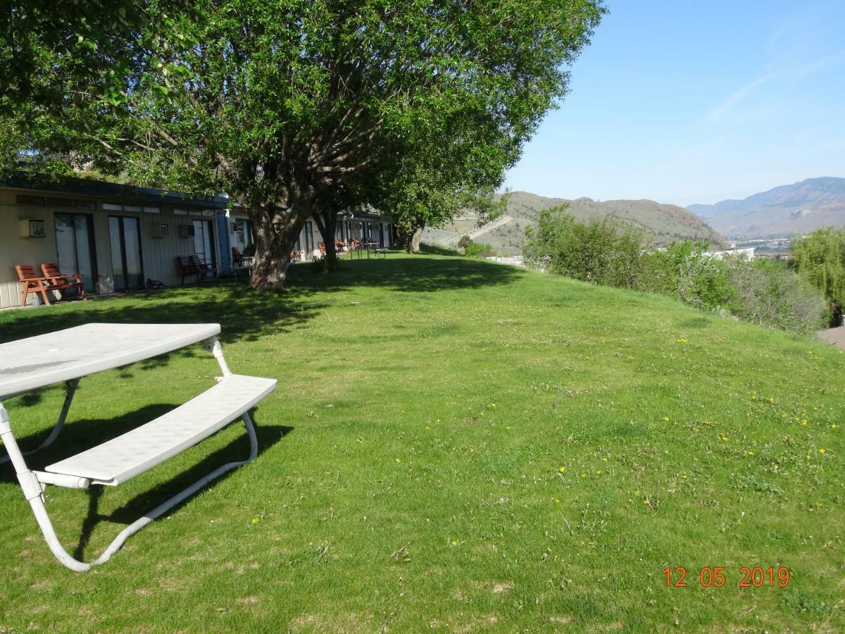 Hospitality Inn Kamloops Bagian luar foto