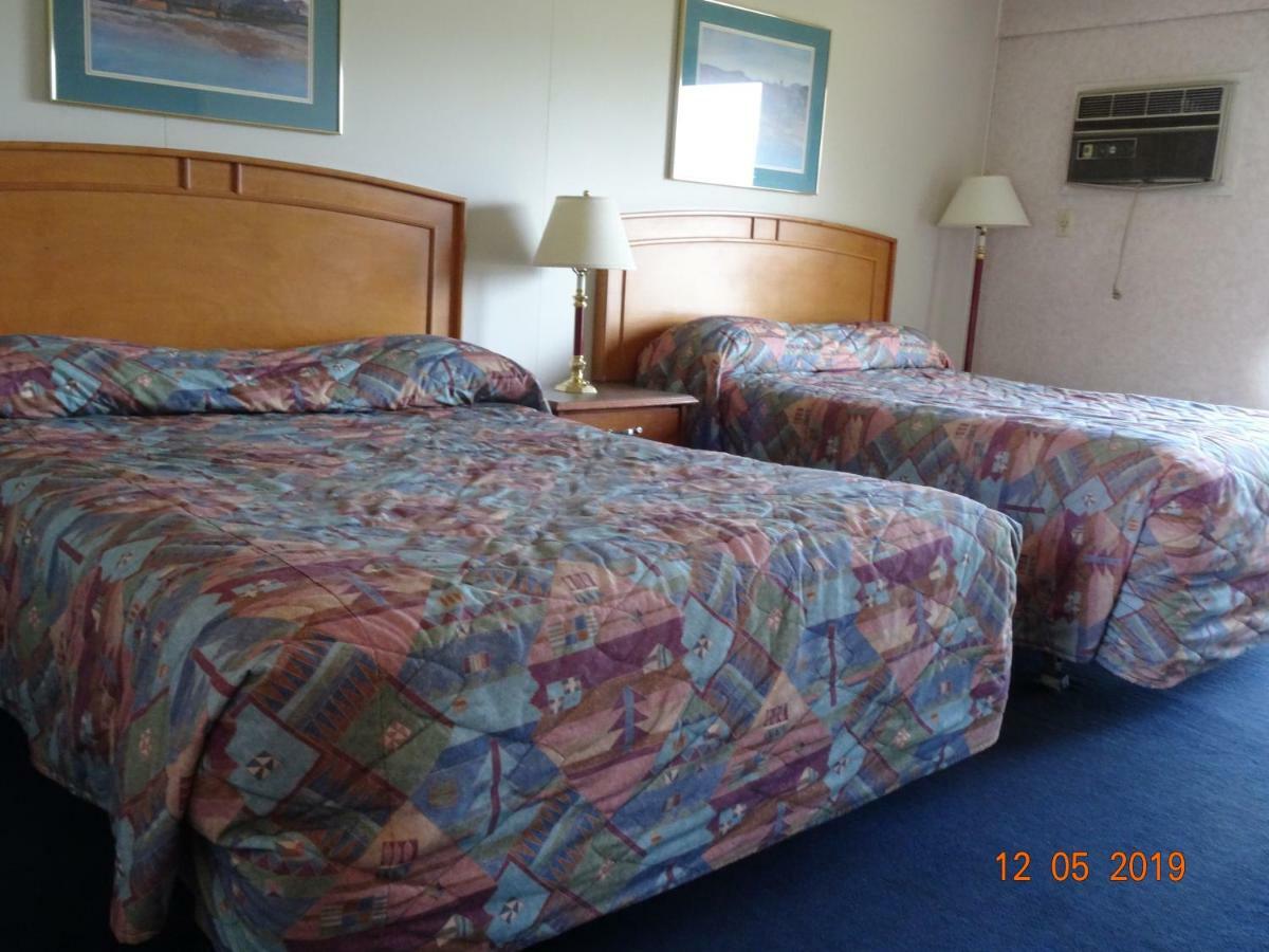 Hospitality Inn Kamloops Bagian luar foto