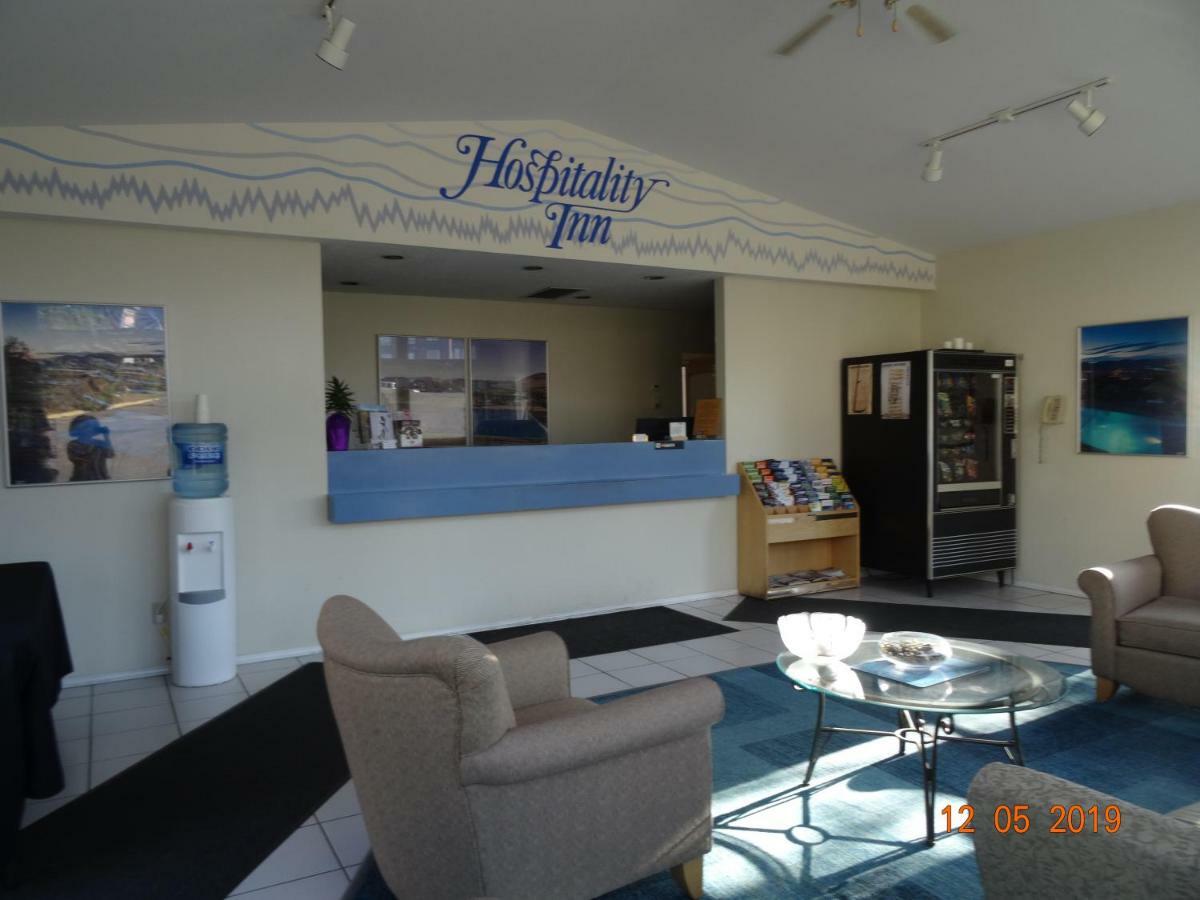 Hospitality Inn Kamloops Bagian luar foto