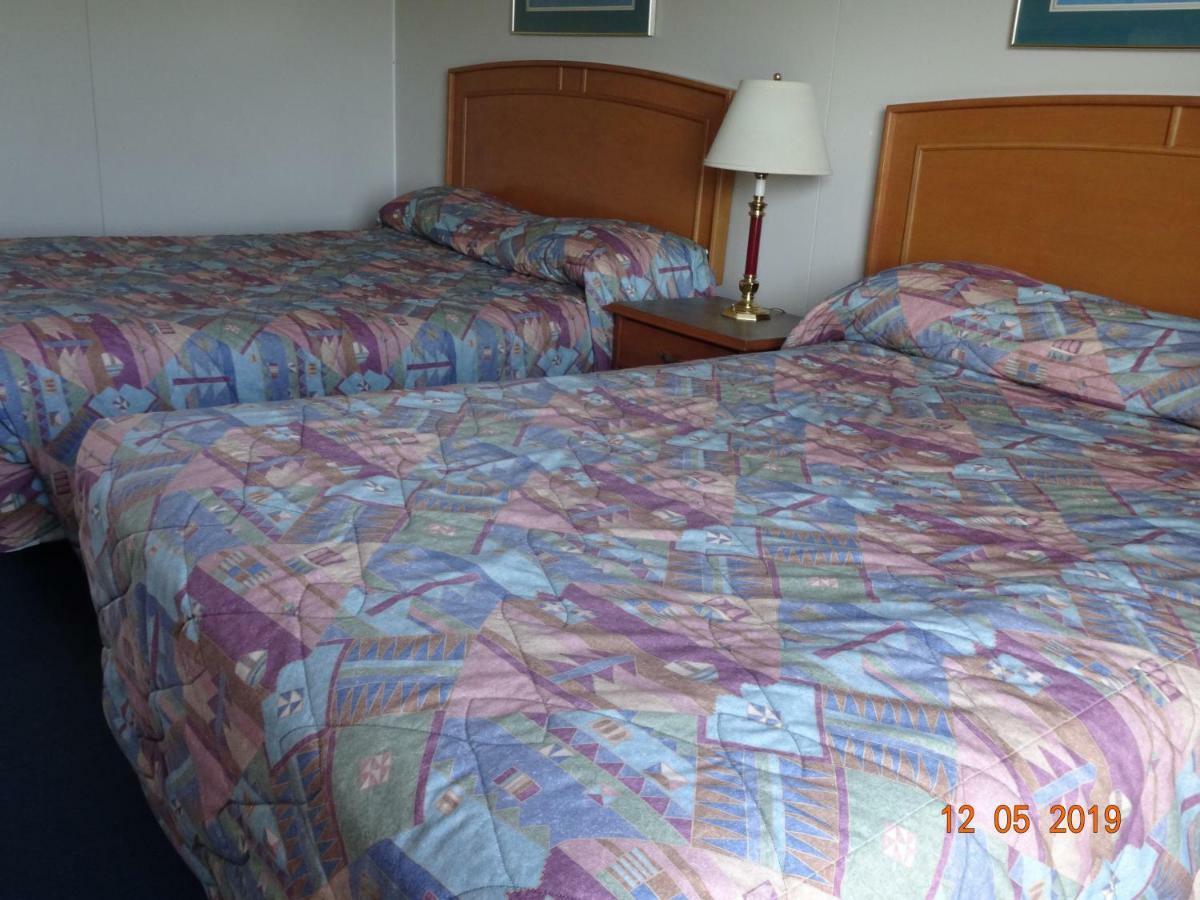 Hospitality Inn Kamloops Bagian luar foto