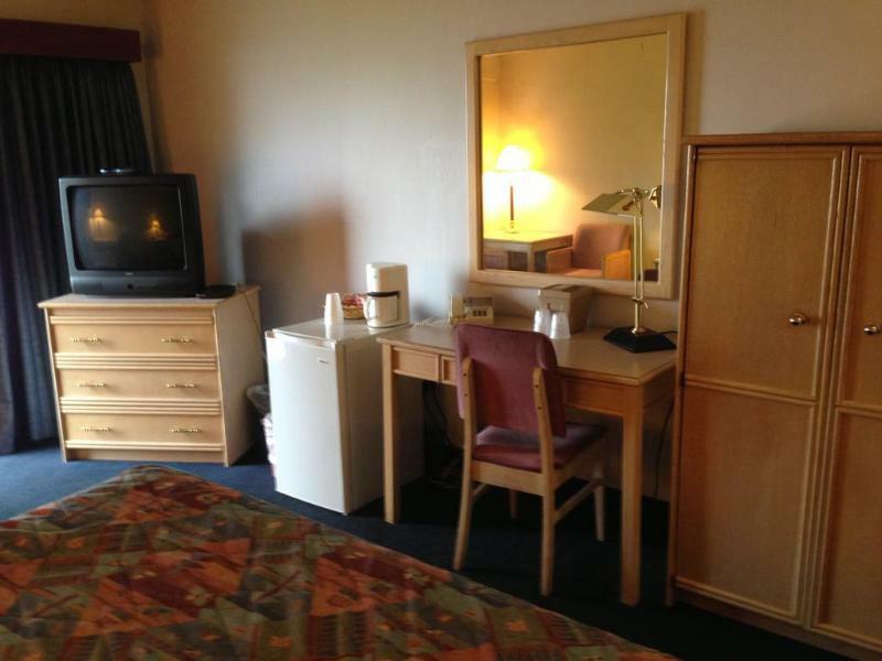 Hospitality Inn Kamloops Bagian luar foto